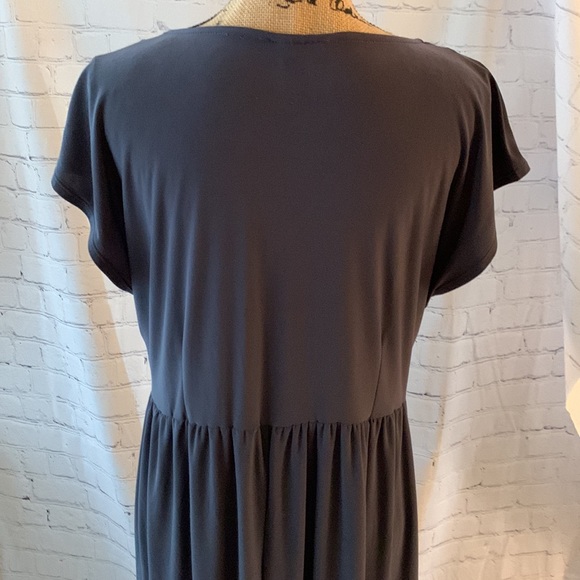 Women’s Long Sleeveless Dress Brooch with Empire Waist - Picture 7 of 7